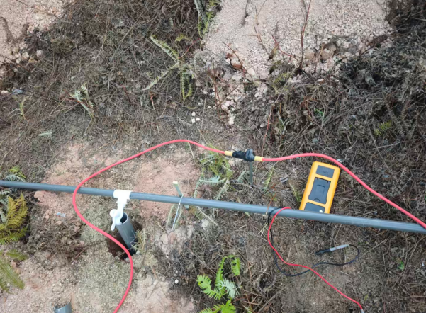 Monitoring electrodes and cable connections at an injection well